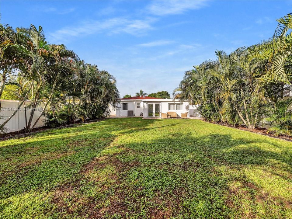 合同活跃: $449,000 (3 贝兹, 2 浴室, 1160 平方英尺)