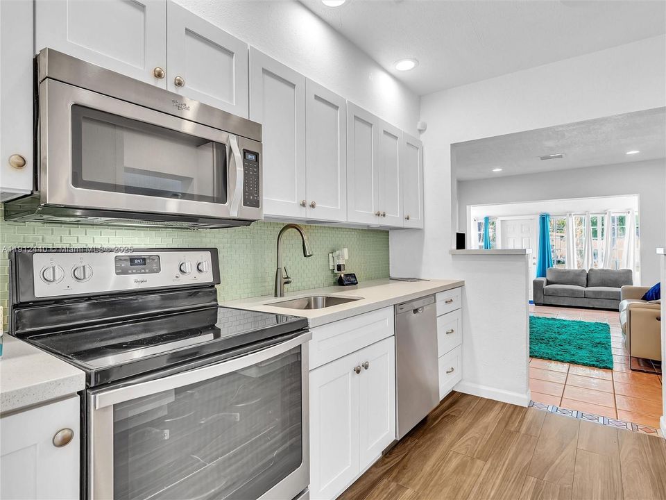 合同活跃: $449,000 (3 贝兹, 2 浴室, 1160 平方英尺)