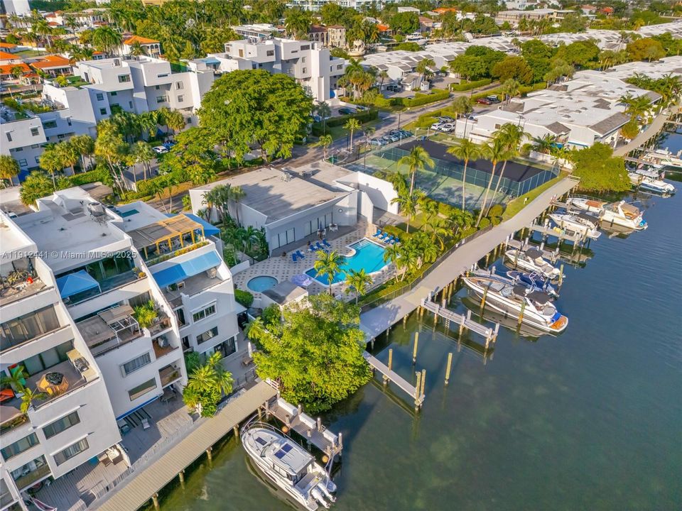 For Sale: $1,200,000 (3 beds, 2 baths, 2220 Square Feet)