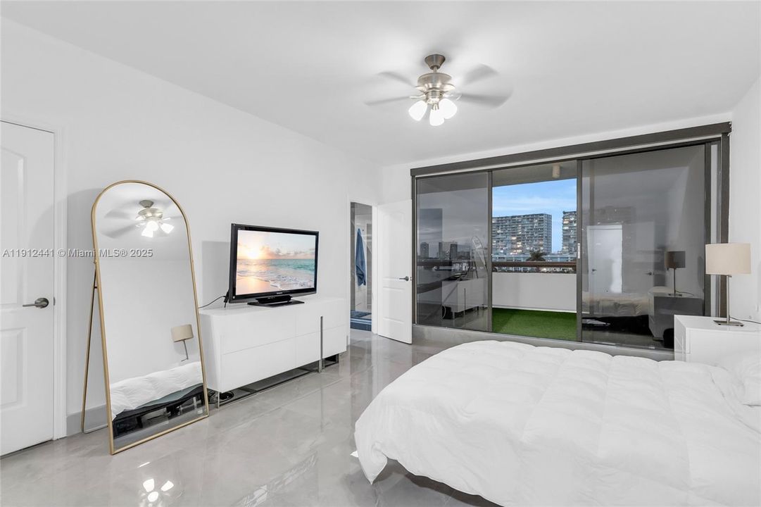 For Sale: $1,200,000 (3 beds, 2 baths, 2220 Square Feet)