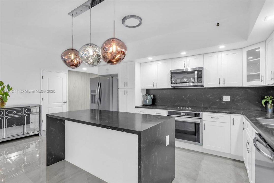 For Sale: $1,200,000 (3 beds, 2 baths, 2220 Square Feet)