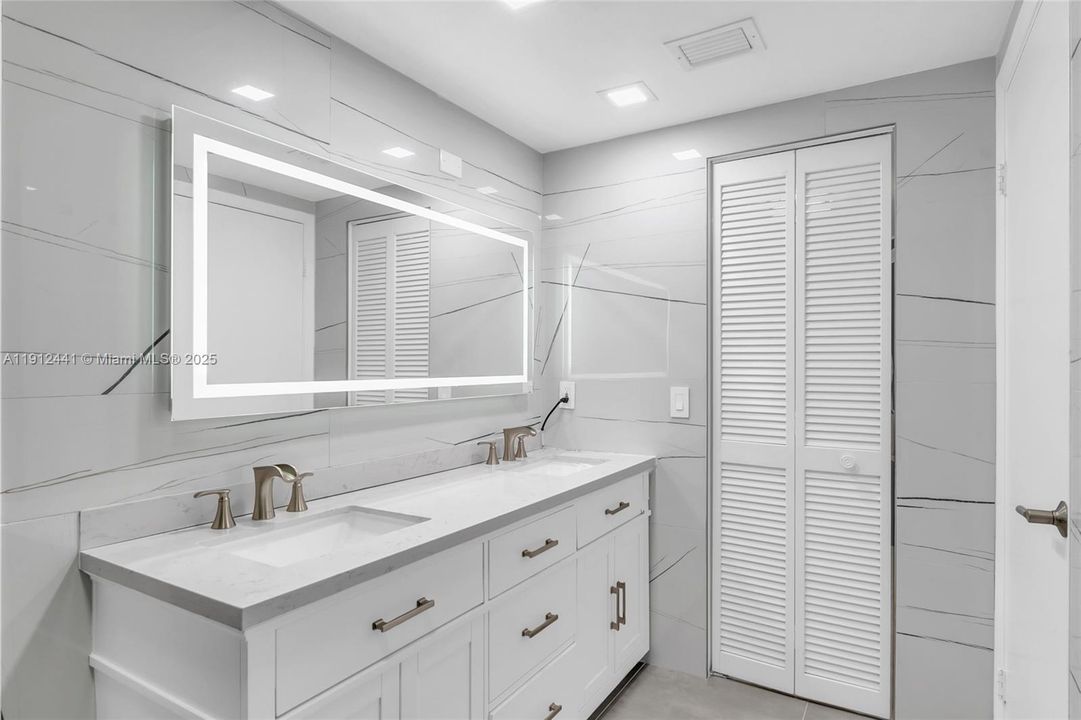 For Sale: $1,200,000 (3 beds, 2 baths, 2220 Square Feet)