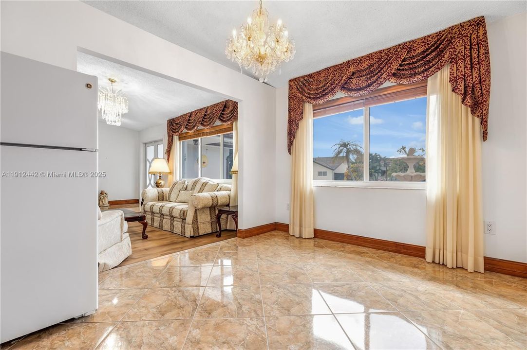 Под контрактом: $799,999 (3 спален, 2 ванн, 2047 Квадратных фут)