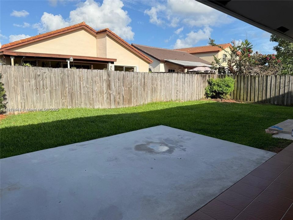 出租: $3,300 (3 贝兹, 2 浴室, 1891 平方英尺)