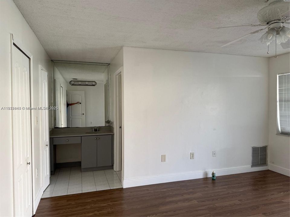 出租: $3,300 (3 贝兹, 2 浴室, 1891 平方英尺)