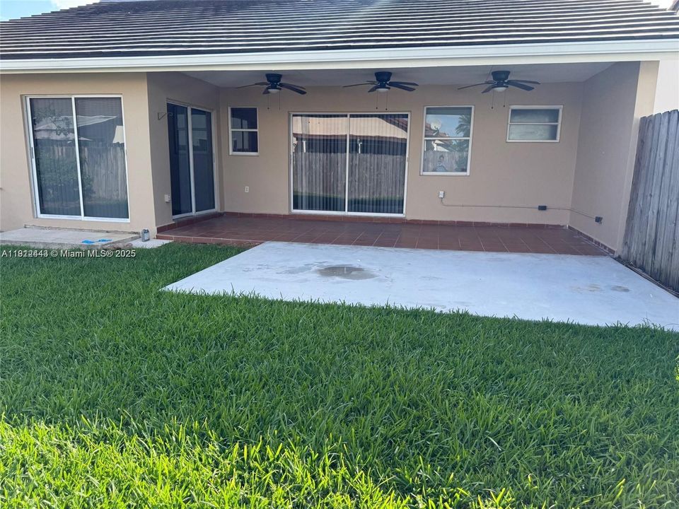 出租: $3,300 (3 贝兹, 2 浴室, 1891 平方英尺)