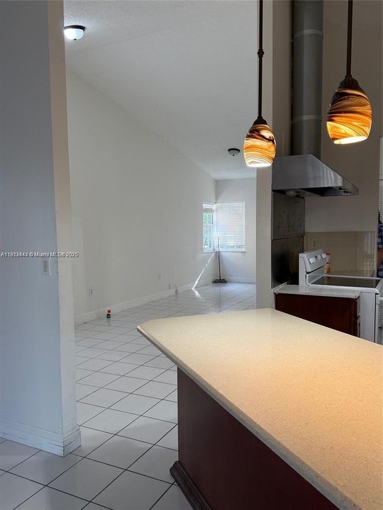 出租: $3,300 (3 贝兹, 2 浴室, 1891 平方英尺)