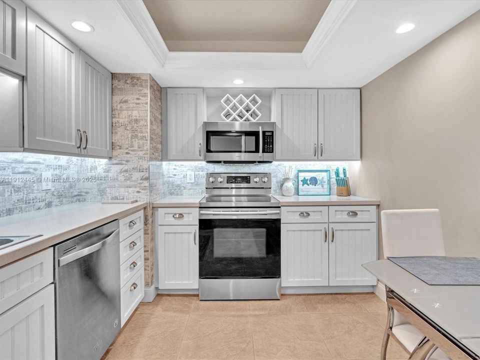 На продажу: $515,000 (2 спален, 2 ванн, 1330 Квадратных фут)