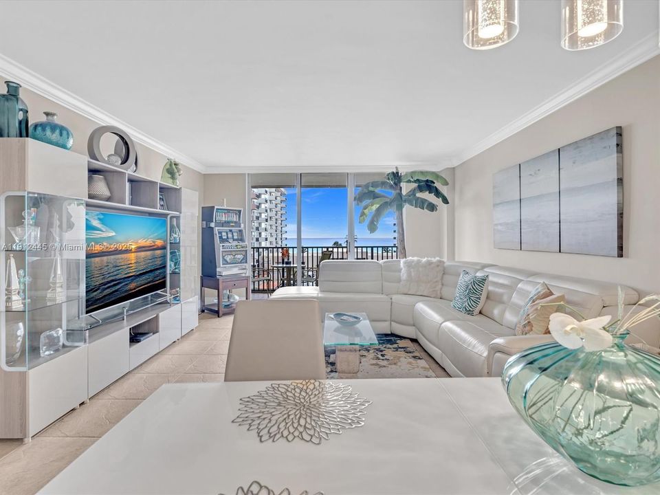 На продажу: $515,000 (2 спален, 2 ванн, 1330 Квадратных фут)