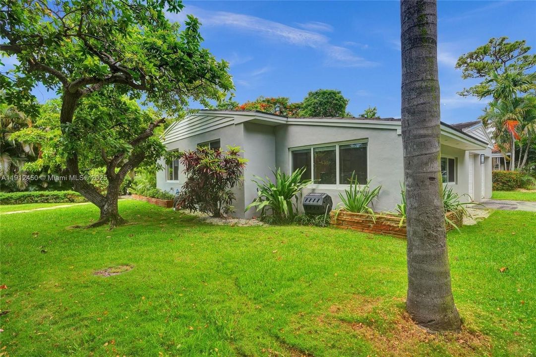 Active With Contract: $1,545,000 (3 beds, 2 baths, 2056 Square Feet)