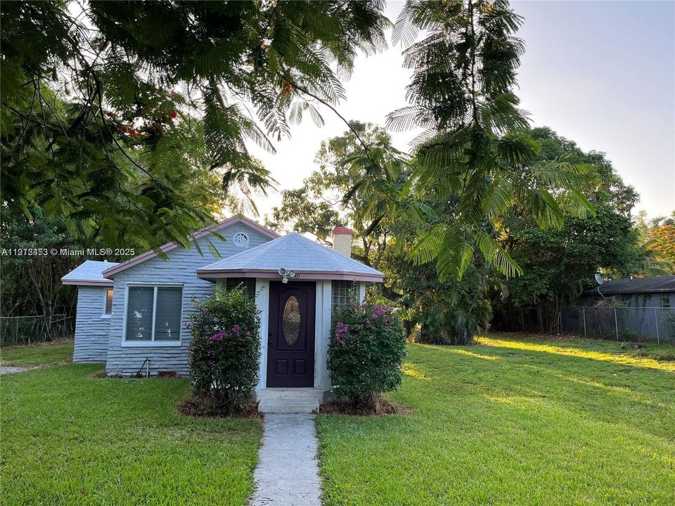 Active With Contract: $465,000 (2 beds, 2 baths, 1056 Square Feet)