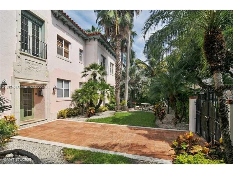 En Venta: $355,000 (2 camas, 2 baños, 700 Pies cuadrados)