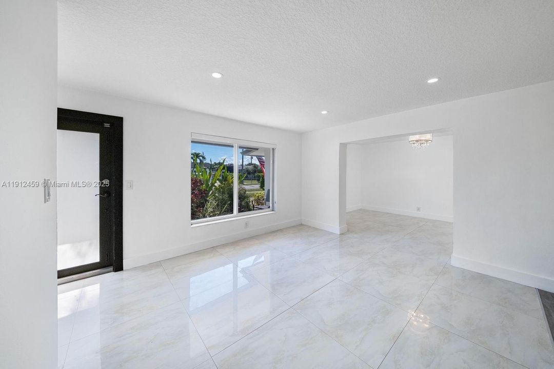 待售: $885,000 (4 贝兹, 2 浴室, 1775 平方英尺)