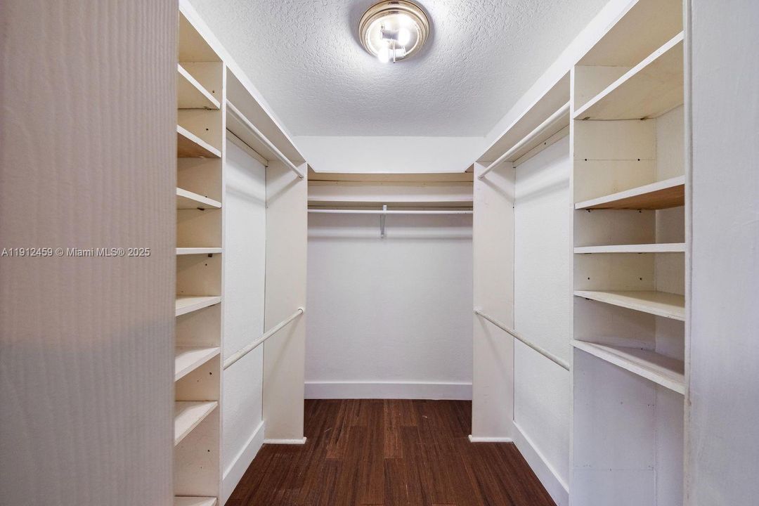 待售: $885,000 (4 贝兹, 2 浴室, 1775 平方英尺)