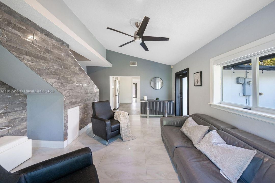 待售: $885,000 (4 贝兹, 2 浴室, 1775 平方英尺)