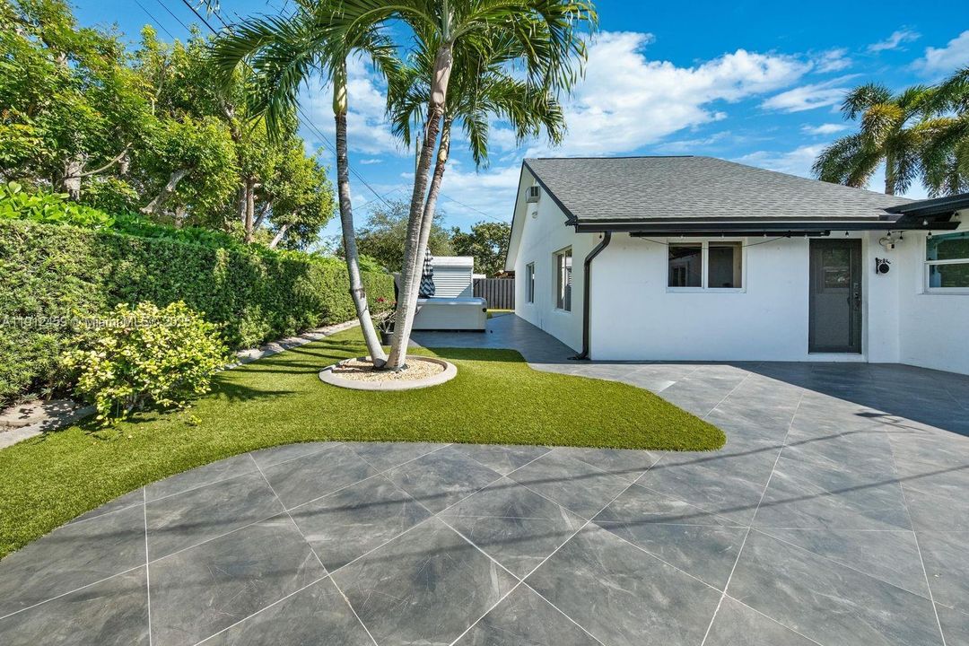 待售: $885,000 (4 贝兹, 2 浴室, 1775 平方英尺)