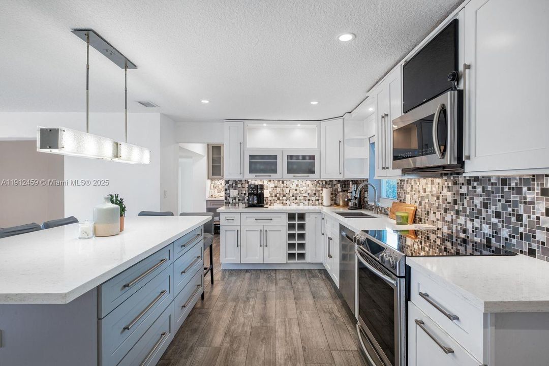 待售: $885,000 (4 贝兹, 2 浴室, 1775 平方英尺)