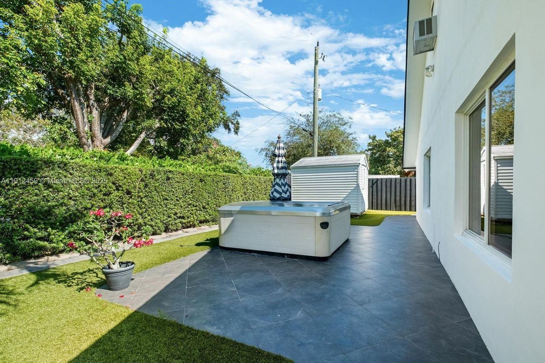 待售: $885,000 (4 贝兹, 2 浴室, 1775 平方英尺)