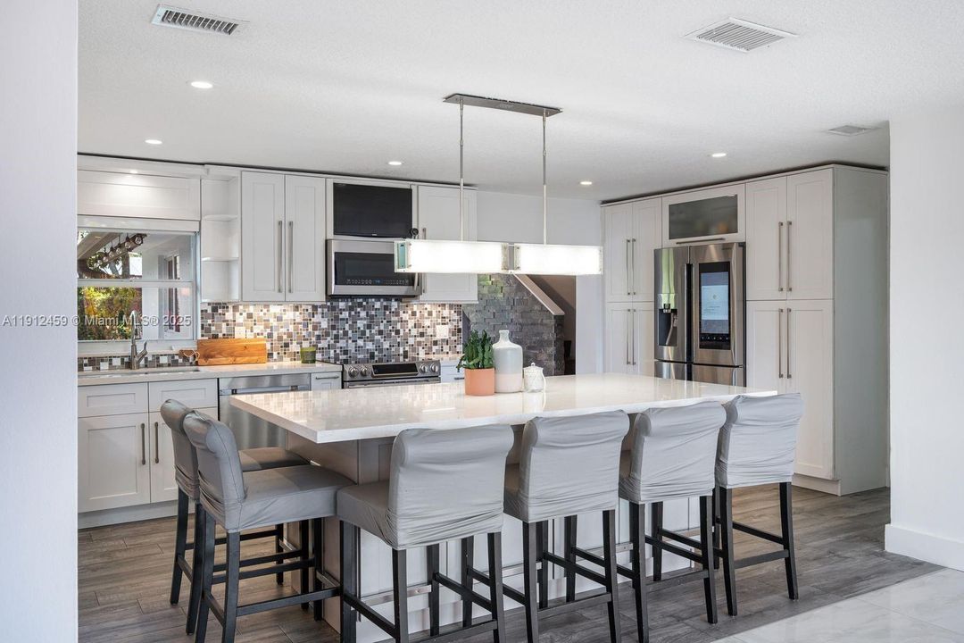 待售: $885,000 (4 贝兹, 2 浴室, 1775 平方英尺)