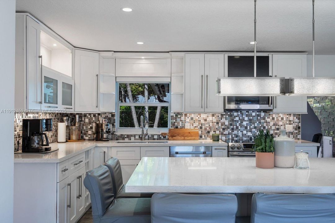 待售: $885,000 (4 贝兹, 2 浴室, 1775 平方英尺)