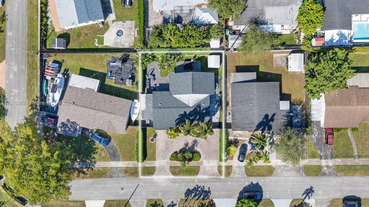 待售: $885,000 (4 贝兹, 2 浴室, 1775 平方英尺)