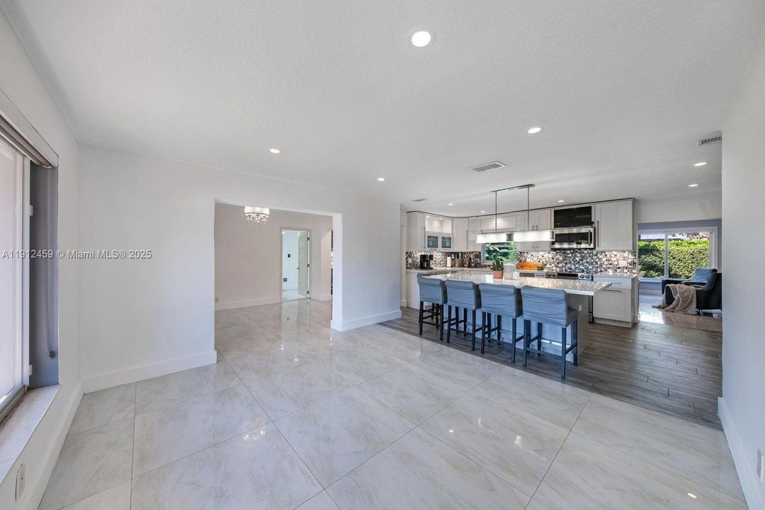 待售: $885,000 (4 贝兹, 2 浴室, 1775 平方英尺)