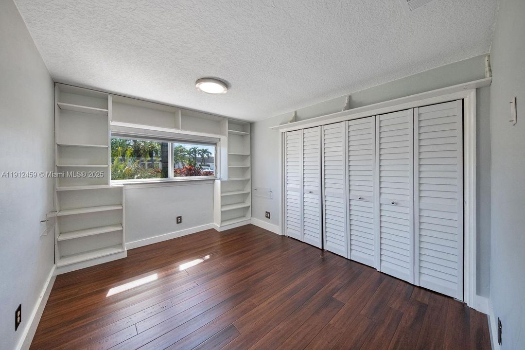 待售: $885,000 (4 贝兹, 2 浴室, 1775 平方英尺)