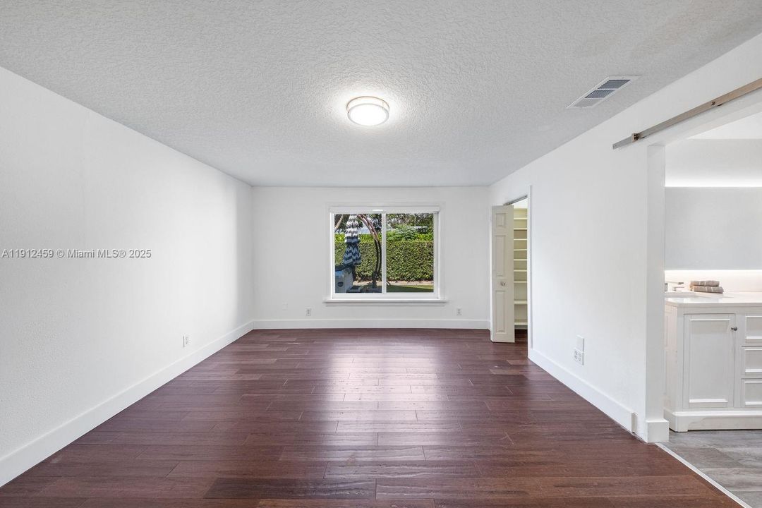 待售: $885,000 (4 贝兹, 2 浴室, 1775 平方英尺)