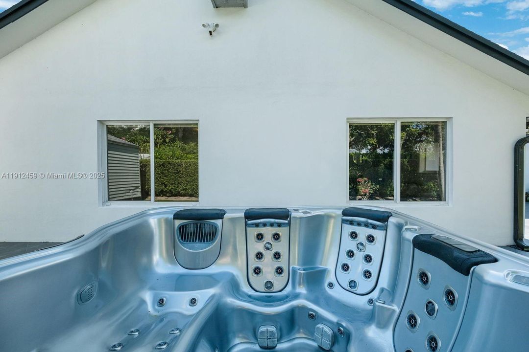 待售: $885,000 (4 贝兹, 2 浴室, 1775 平方英尺)