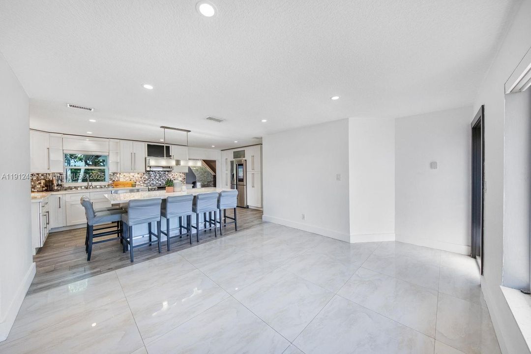 待售: $885,000 (4 贝兹, 2 浴室, 1775 平方英尺)