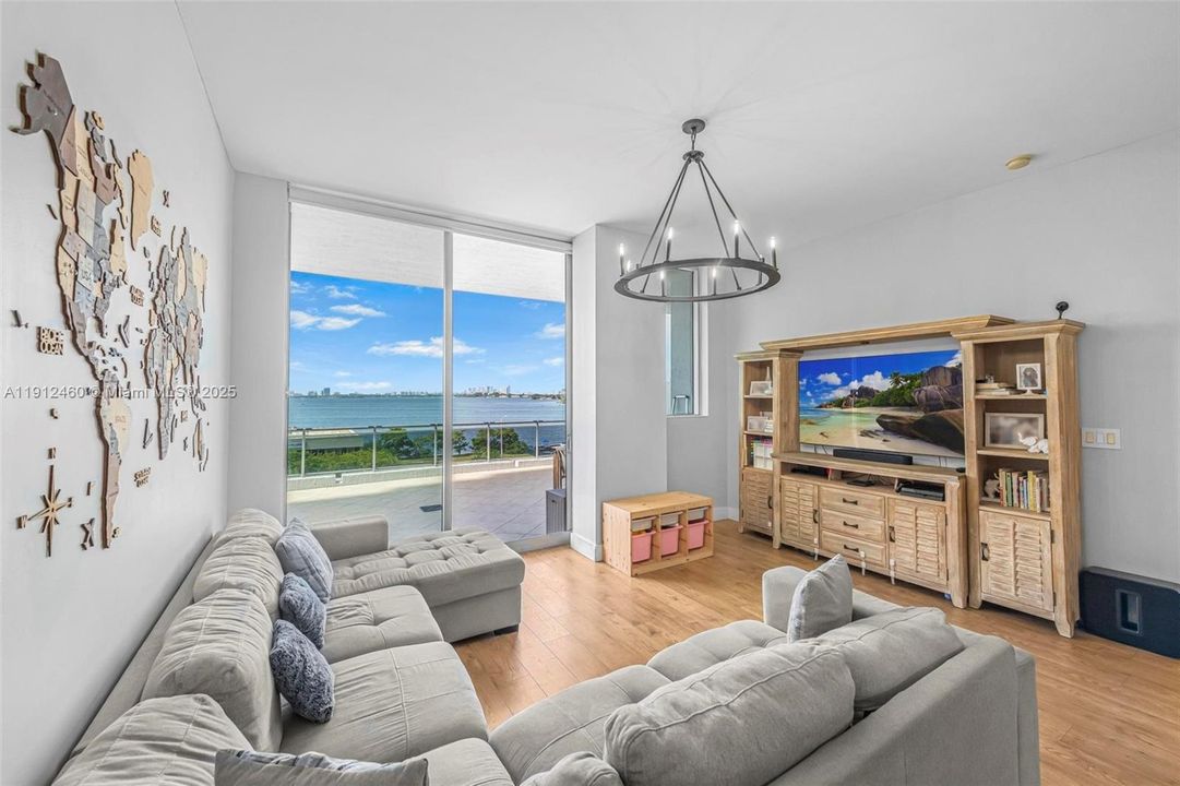 Active With Contract: $3,775 (2 beds, 2 baths, 1458 Square Feet)