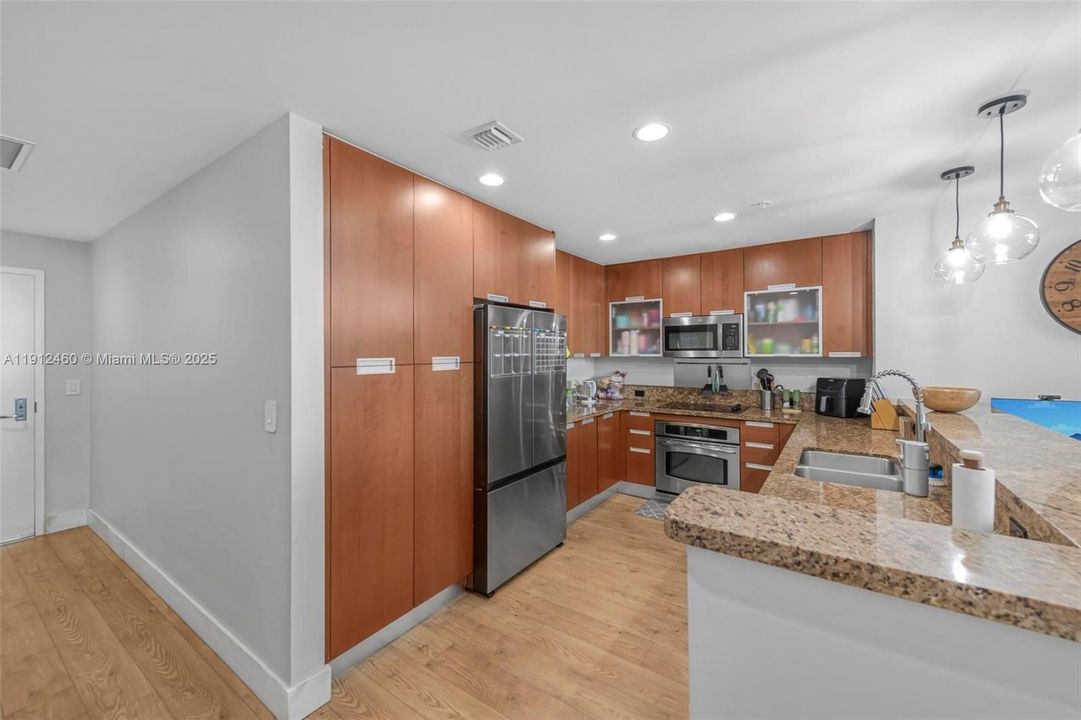 Active With Contract: $3,775 (2 beds, 2 baths, 1458 Square Feet)
