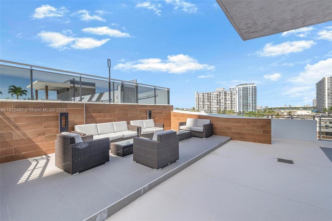 Active With Contract: $3,775 (2 beds, 2 baths, 1458 Square Feet)