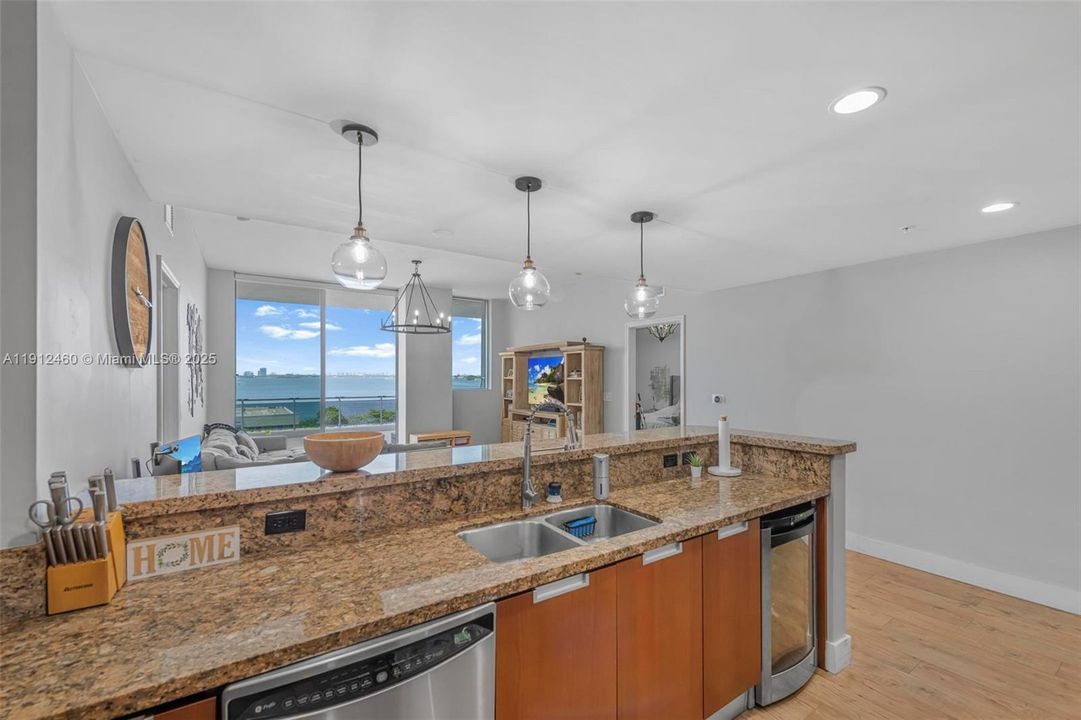 Active With Contract: $3,775 (2 beds, 2 baths, 1458 Square Feet)