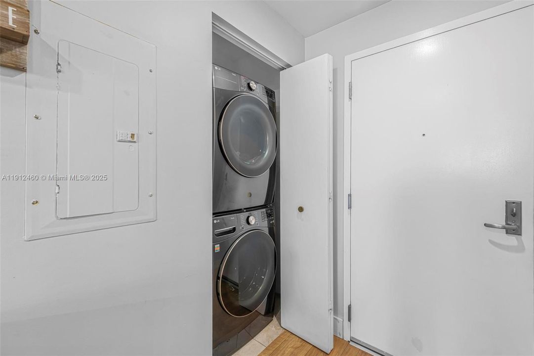 Active With Contract: $3,775 (2 beds, 2 baths, 1458 Square Feet)