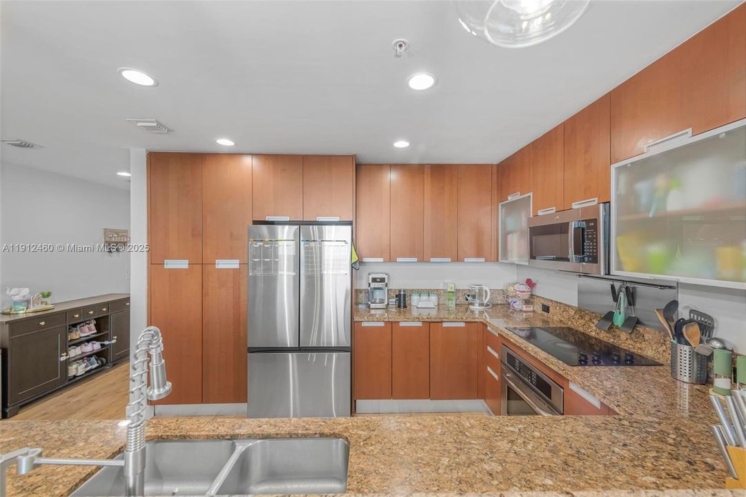 Active With Contract: $3,775 (2 beds, 2 baths, 1458 Square Feet)