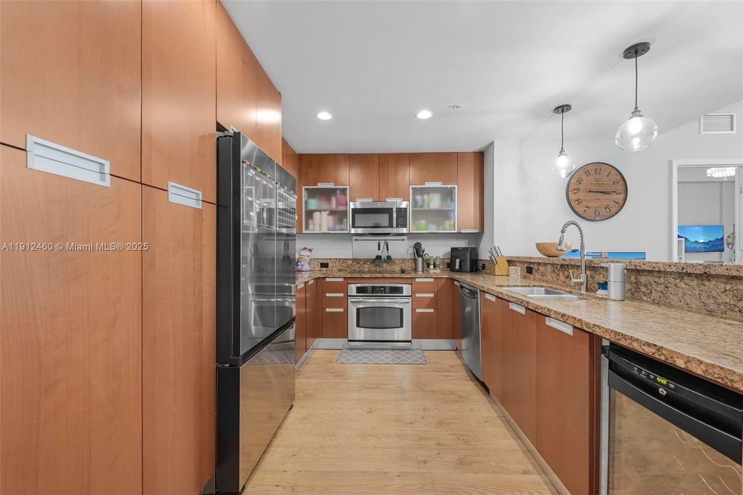 Active With Contract: $3,775 (2 beds, 2 baths, 1458 Square Feet)