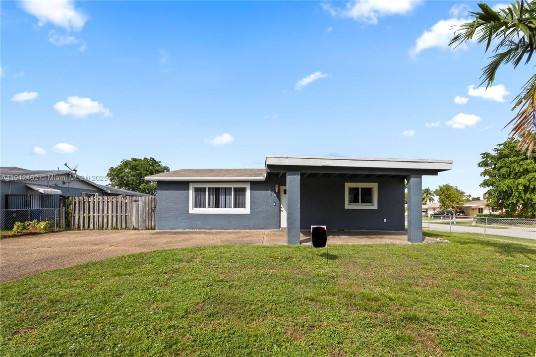 Active With Contract: $379,000 (3 beds, 2 baths, 1400 Square Feet)