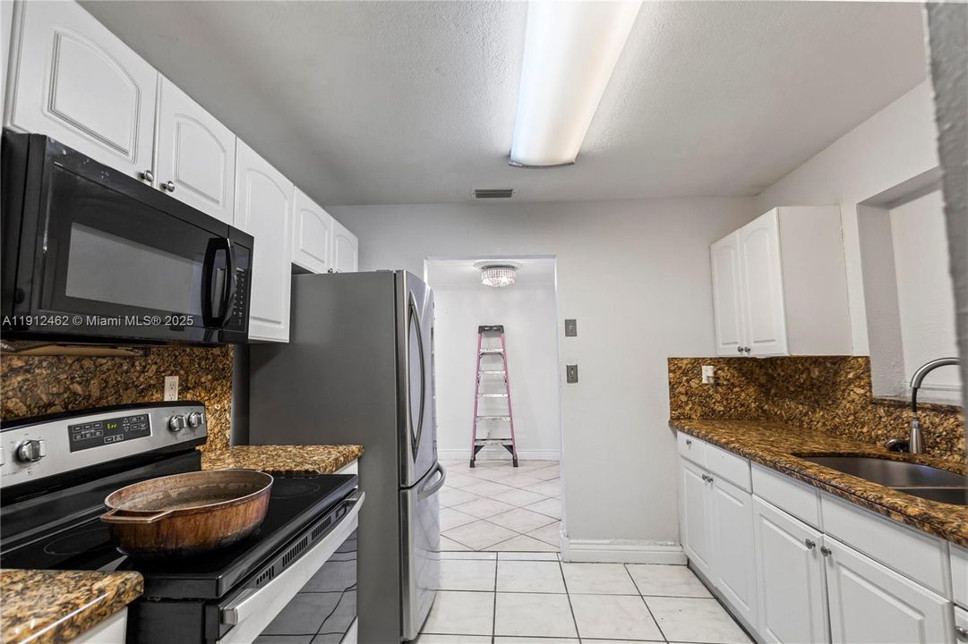 Active With Contract: $379,000 (3 beds, 2 baths, 1400 Square Feet)