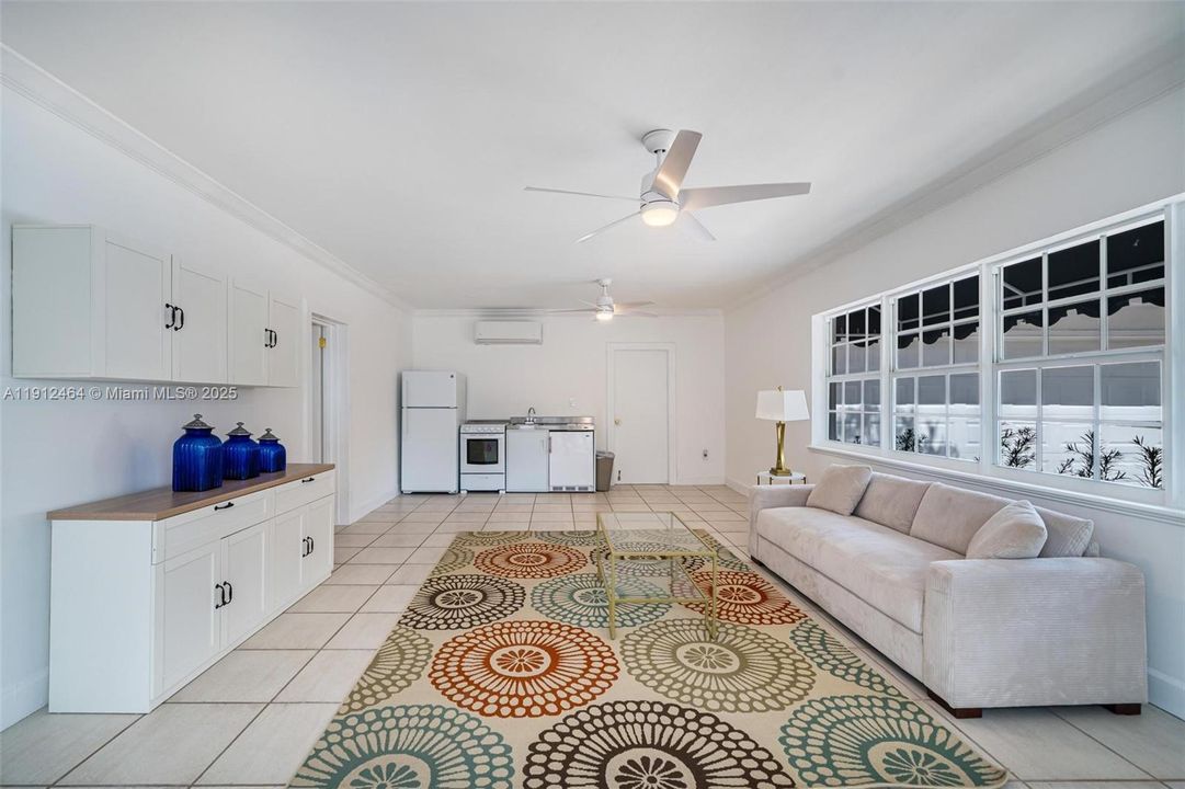 出租: $18,000 (5 贝兹, 4 浴室, 4274 平方英尺)