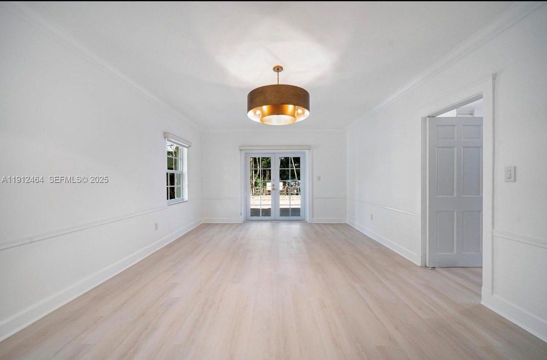 出租: $18,000 (5 贝兹, 4 浴室, 4274 平方英尺)