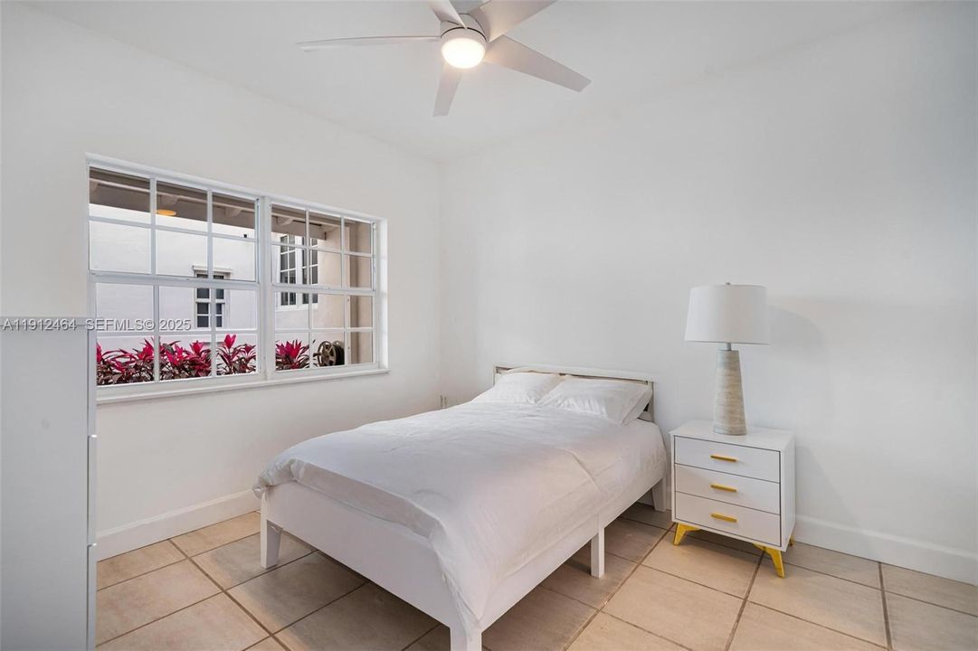 出租: $18,000 (5 贝兹, 4 浴室, 4274 平方英尺)