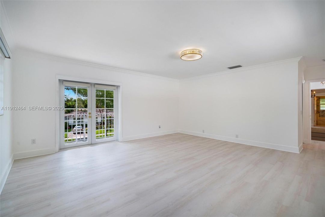 出租: $18,000 (5 贝兹, 4 浴室, 4274 平方英尺)