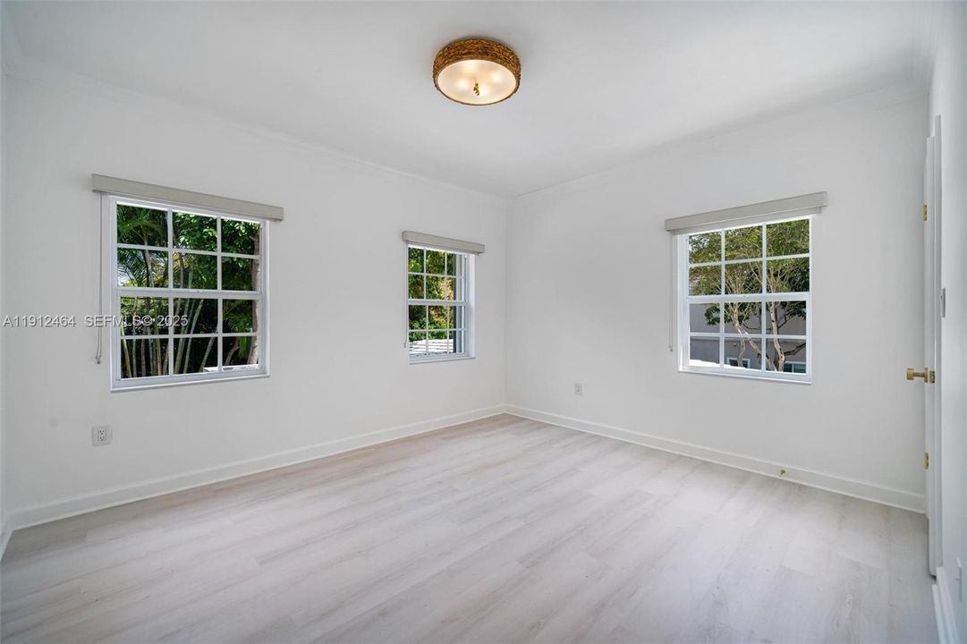 出租: $18,000 (5 贝兹, 4 浴室, 4274 平方英尺)