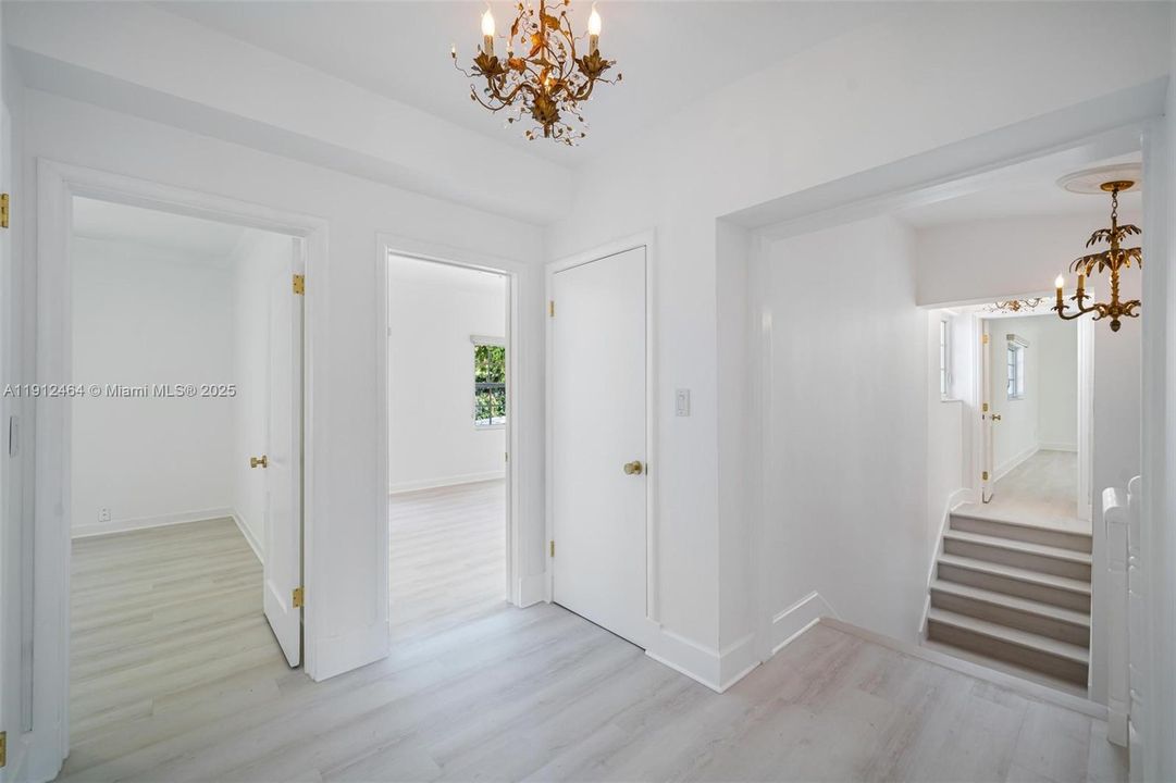 出租: $18,000 (5 贝兹, 4 浴室, 4274 平方英尺)