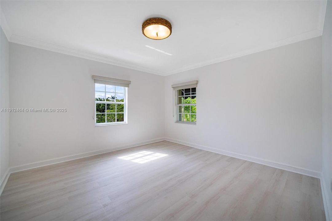 出租: $18,000 (5 贝兹, 4 浴室, 4274 平方英尺)