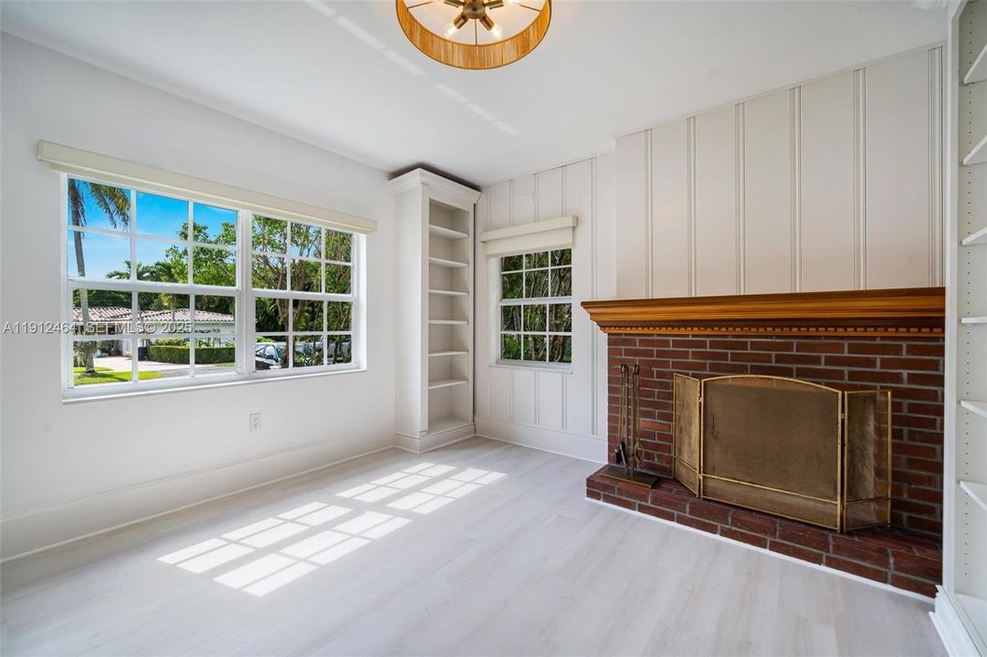 出租: $18,000 (5 贝兹, 4 浴室, 4274 平方英尺)