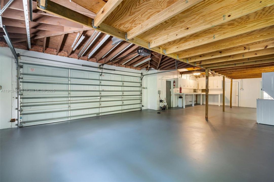 出租: $18,000 (5 贝兹, 4 浴室, 4274 平方英尺)