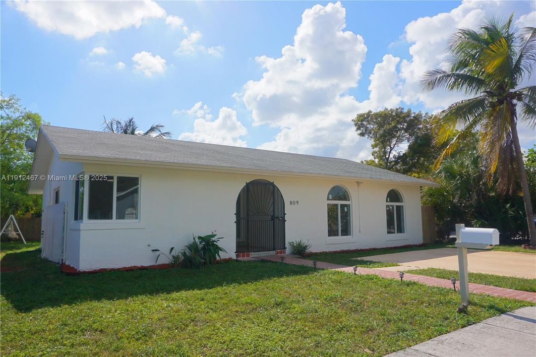 For Sale: $599,000 (3 beds, 2 baths, 1464 Square Feet)