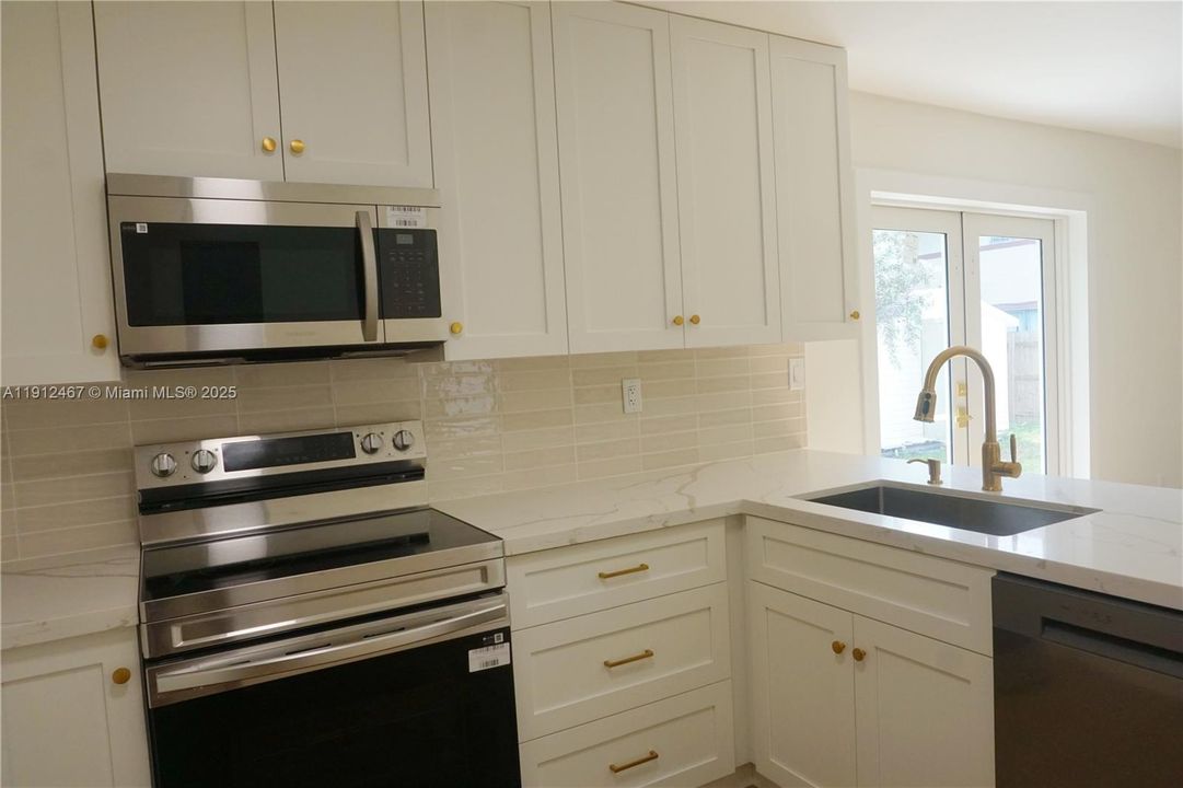 For Sale: $599,000 (3 beds, 2 baths, 1464 Square Feet)